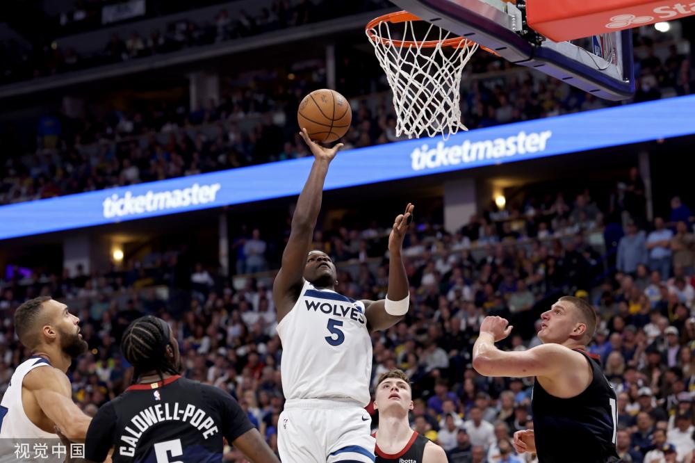 迷感到振奋 迷感到振奋