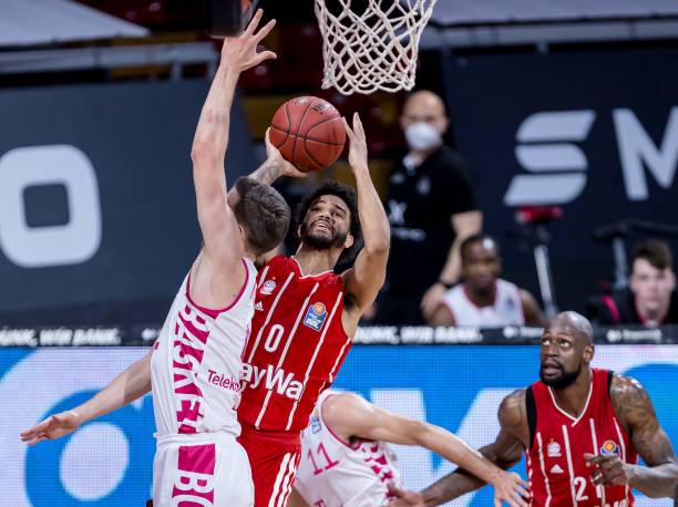 同时也给球 同时也给球